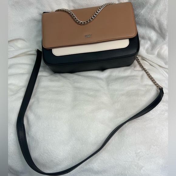 New DKNY Crossbody Bag - Picture 3 of 12